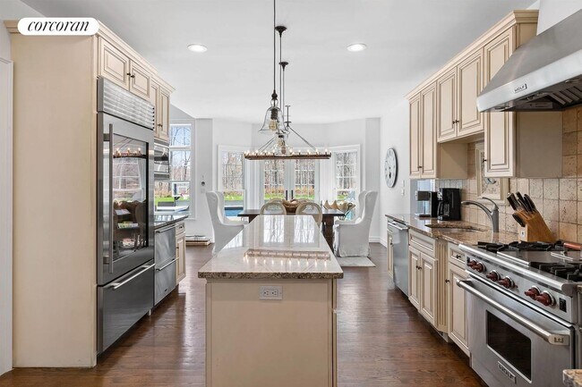 Building Photo - 22 Cove Neck Ln