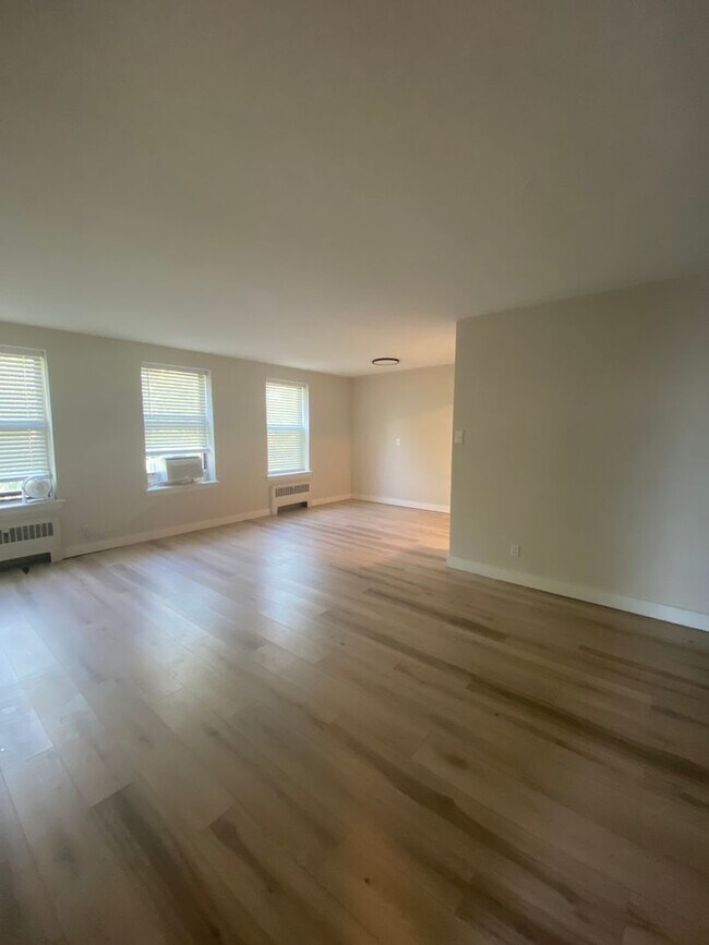Foto del edificio - Beautiful 3Bed/1Bath in the Grove