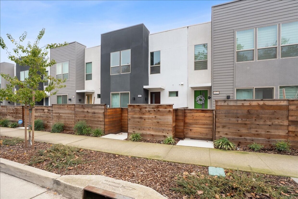 Photo - 6117 Bridgecross Dr