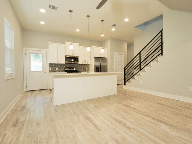 Foto del edificio - 6903 Carver Ave
