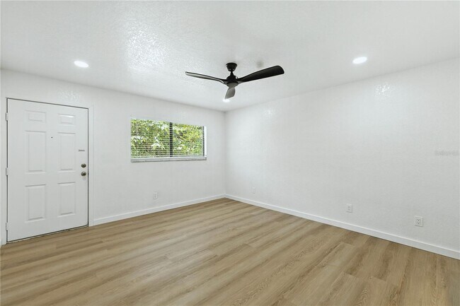 Foto del edificio - 840 NE 3rd St