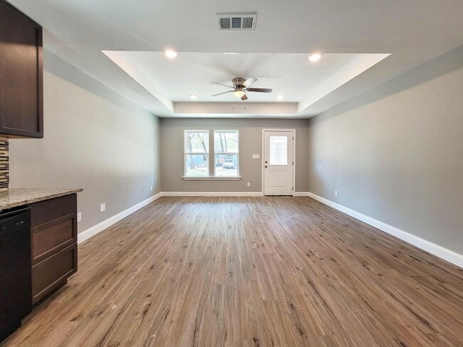 Foto del edificio - 3210 Bourland St