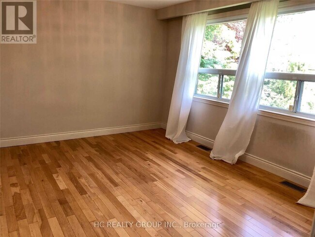 Photo du bâtiment - 15 Bowerbank Dr