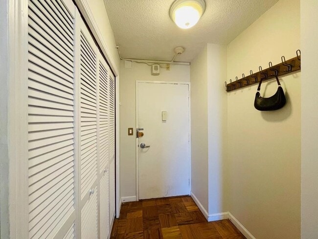 Foto del edificio - 99 Pond Ave