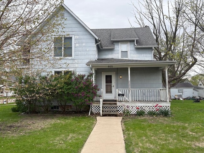Building Photo - 605 N 13th St