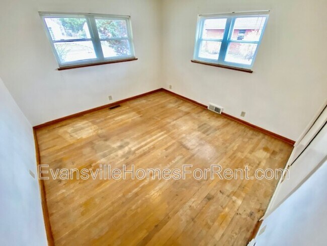Foto del edificio - 2167 E Powell Ave