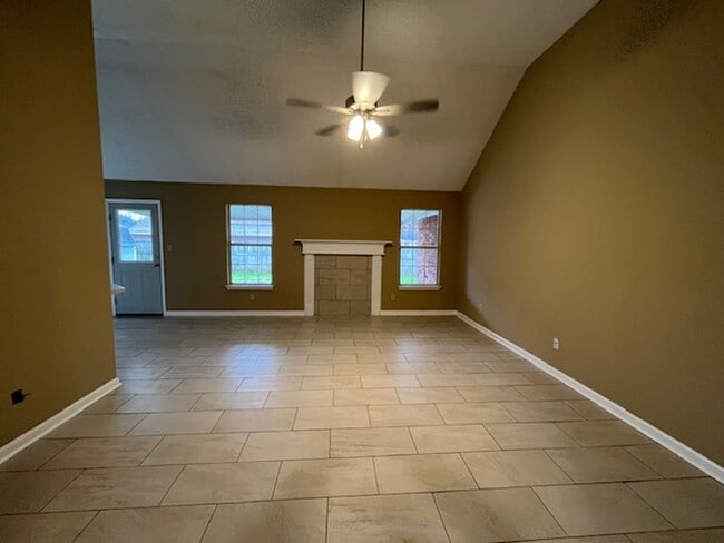 Foto del edificio - Renovated 3 Bedroom 2 Bath Home with 2 Car Garage for Rent!!