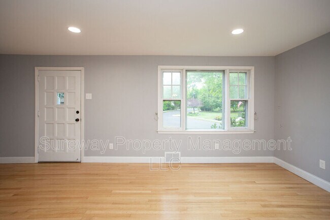 Building Photo - 525 S Vineyard Blvd