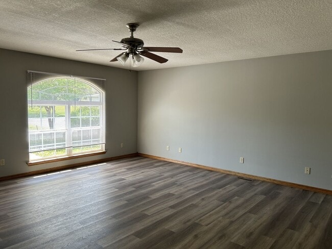 Building Photo - 717 E Madison St