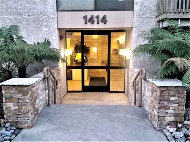 Building Entrance - 1414 Greenfield Ave
