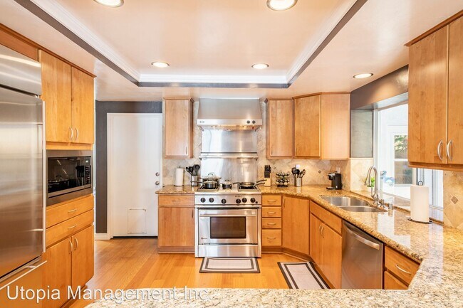 Building Photo - 4 br, 3 bath House - 6143 Lakewood St