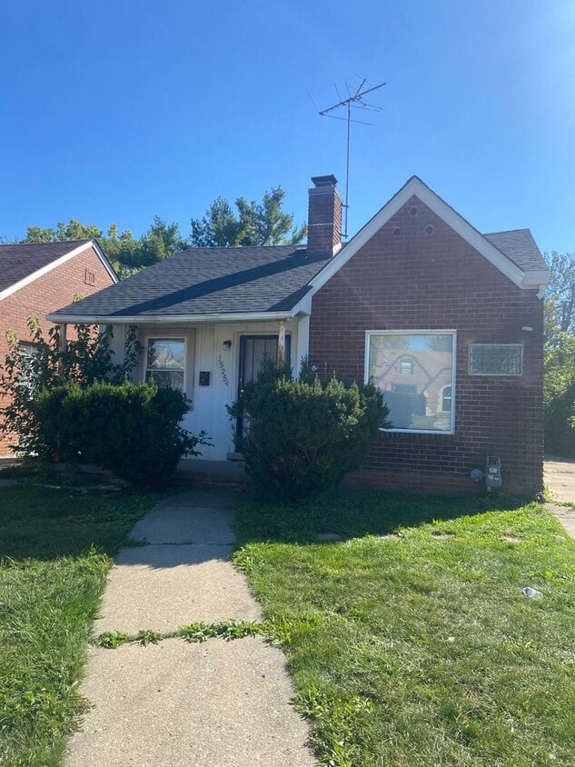 Primary Photo - 2 bedroom - 2 bath - bungalow - $995