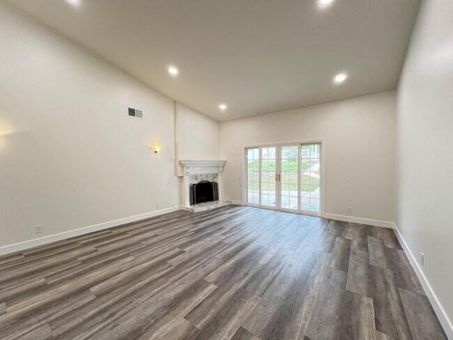 Photo - 3725 Cypress Ln House