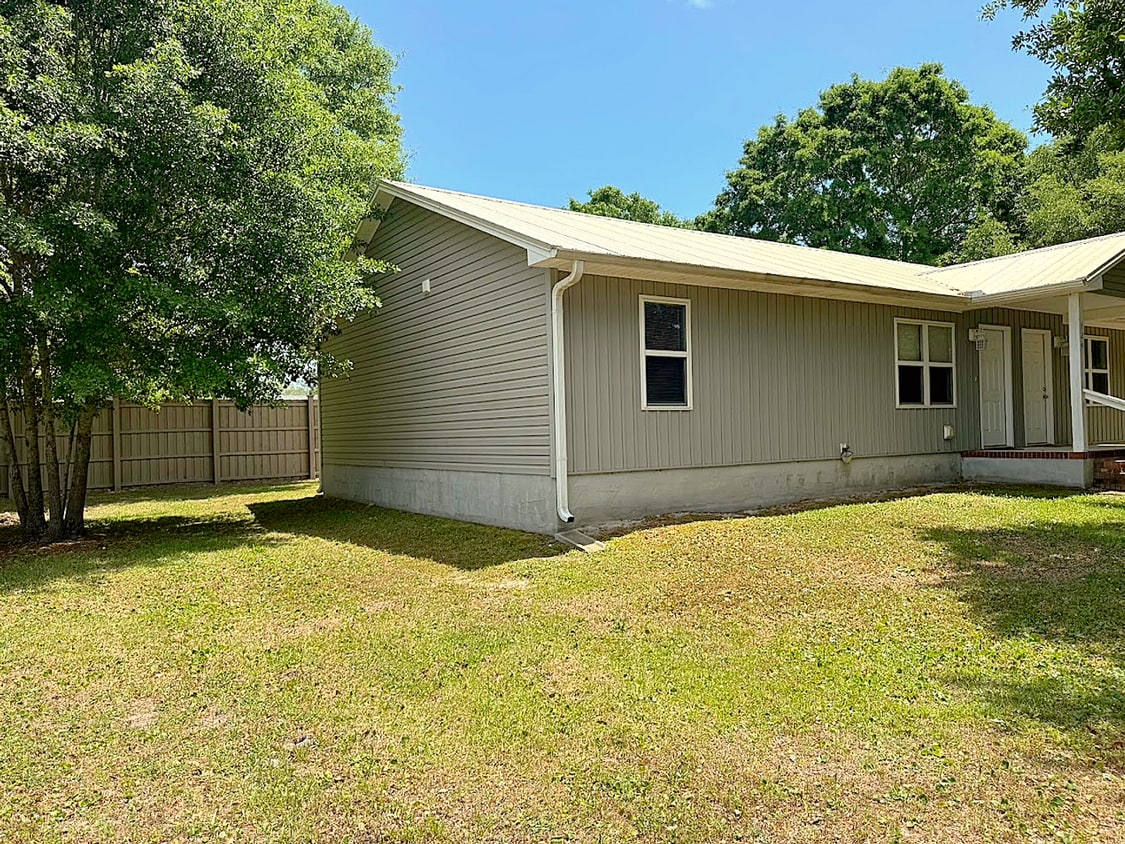 Building Photo - 2 BR 2BA Duplex in Holly Ridge