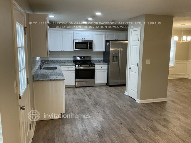 Foto del edificio - 135 Hidden Creek Dr