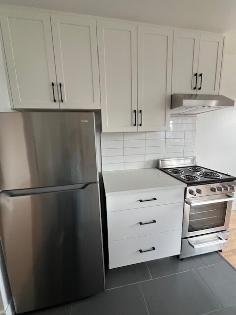 Building Photo - Newly Renovated, Bright Top Floor in Willingdon Heights