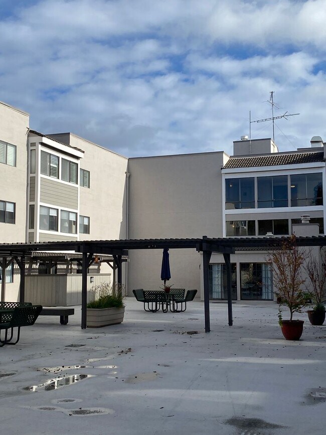 Foto del edificio - Updated 2BD/2BA Condo – Prime San Mateo Location!