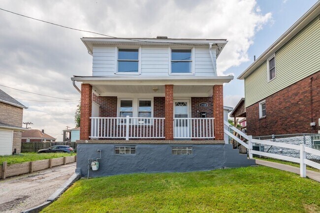Foto del edificio - Stunning 2 bedroom home in North Braddock ...
