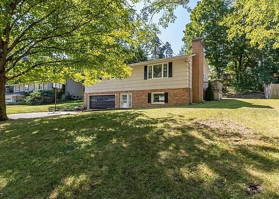 Photo - 115 Margo Ln House