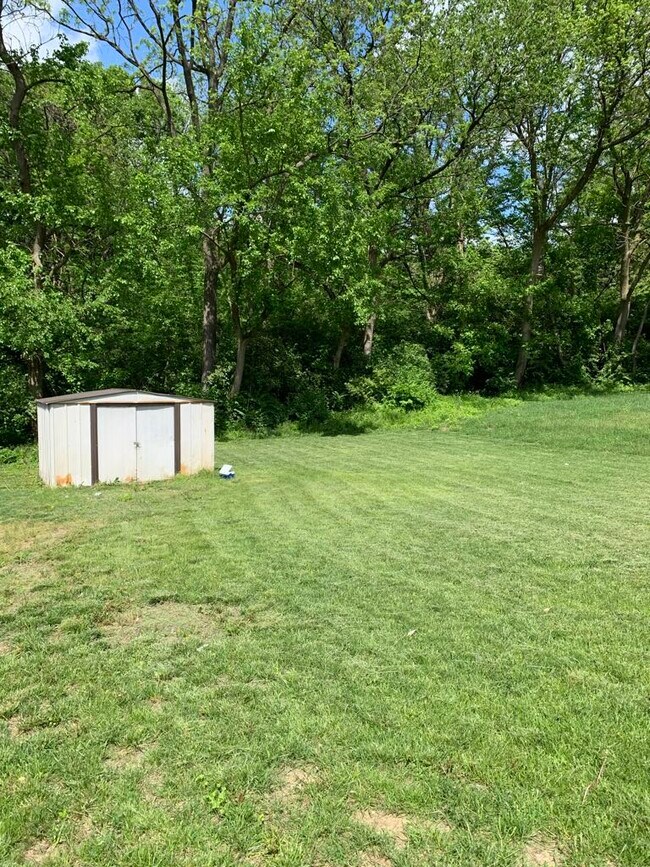 Building Photo - 3915 Riverview Ave