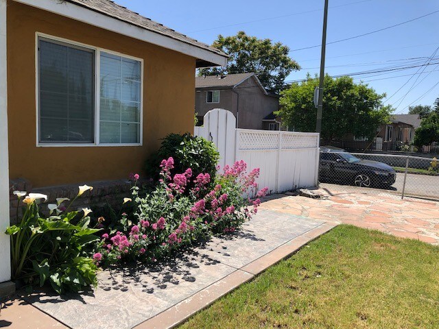 Primary Photo - 560 E Mission St