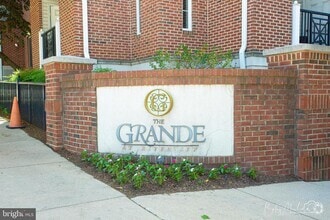 Building Photo - 350 W Elm St