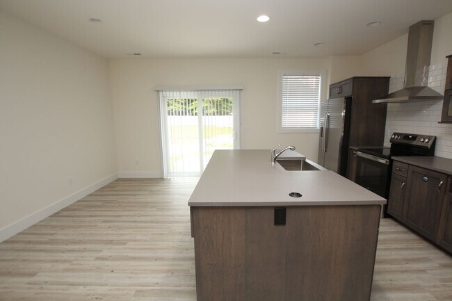 Building Photo - Just steps from the Indian River Bay!