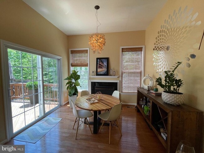 Building Photo - 22098 Avonworth Square