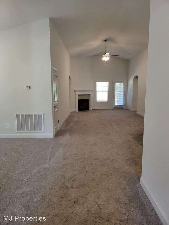 Building Photo - 4 br, 2 bath House - 125 Harold Murphy Dr