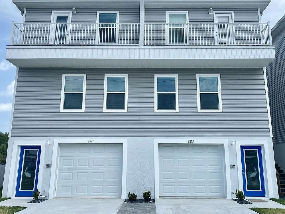 Foto principal - Waterfront 3 bedroom townhome with dock!