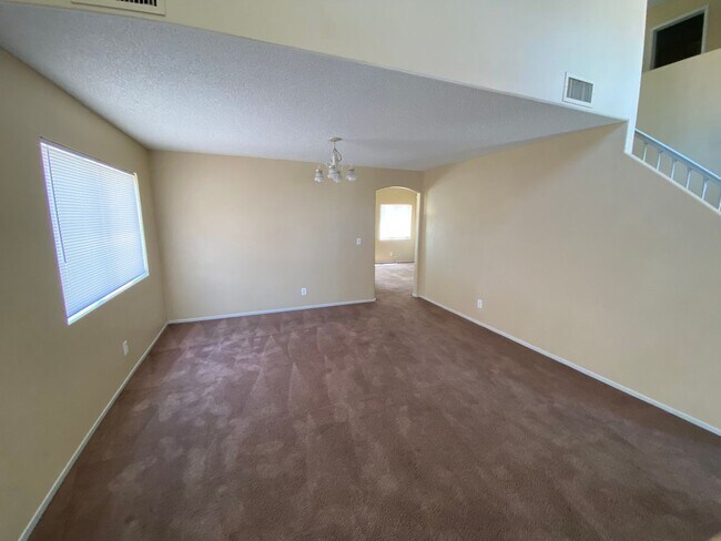 Building Photo - 3 bed, 2.5 bath, 3 car garage home in Nort...