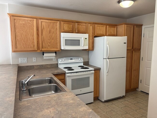 Foto del edificio - 3 Bedroom 2.5 Bath Two Story Duplex