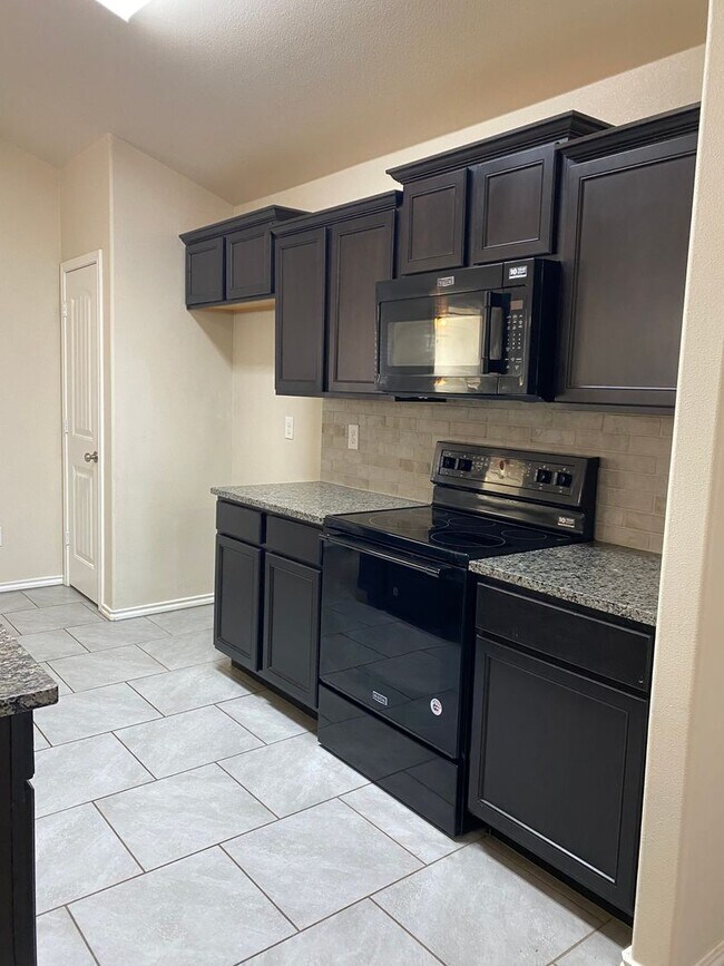 Building Photo - Beautiful Brick Home in the Cooper District!  3/2/2 Available 01/01/2026