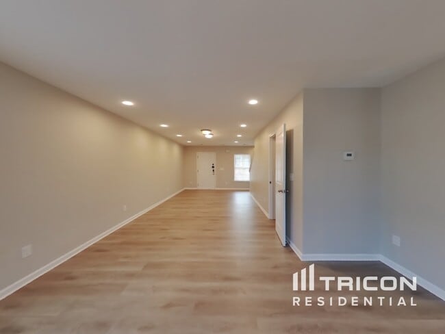 Foto del edificio - 870 Markham Cir