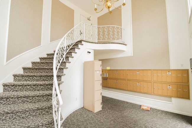 Foto del edificio - Spacious Country Club Estates Condo with P...