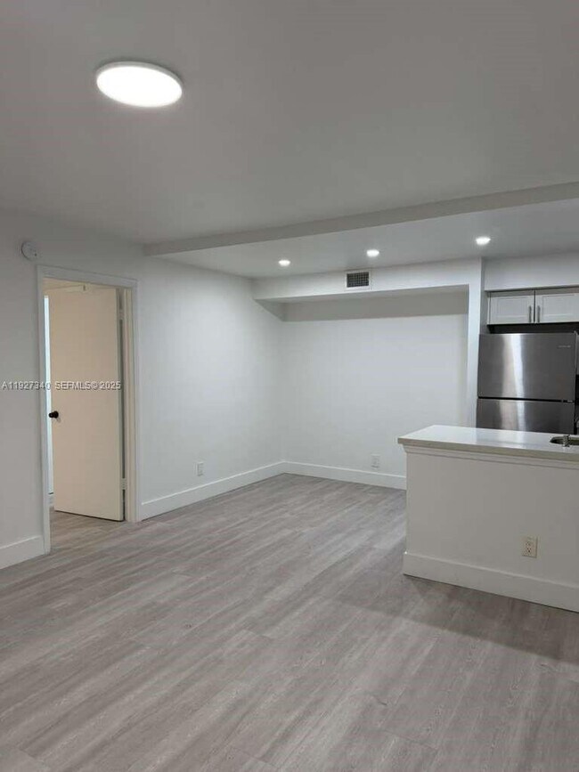 Foto del edificio - 10020 Winding Lake Rd