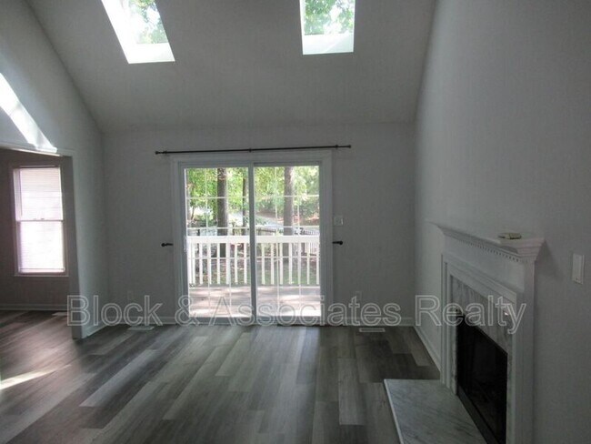 Foto del edificio - 4917 Liverpool Ln