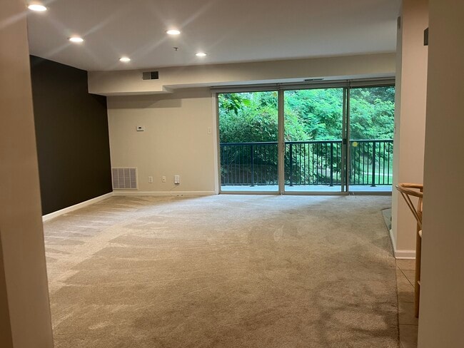 Building Photo - 1138 Cove Rd