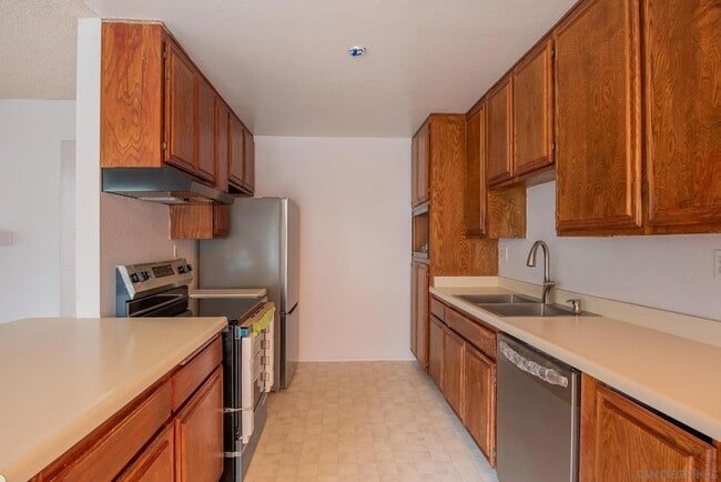 Building Photo - 5046 Collwood Way