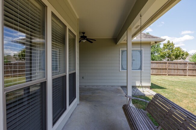 Foto del edificio - 14450 Lake Meadows Ct