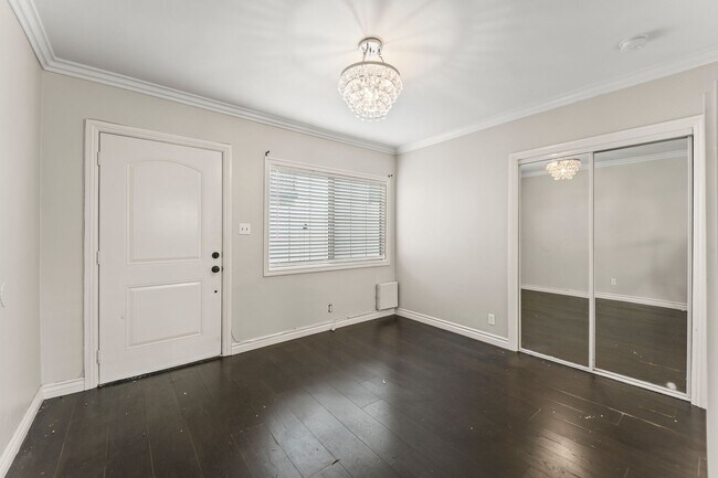 Foto del edificio - 4104 E 7th St