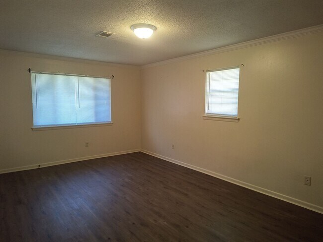 Building Photo - 2301 Starlite Dr