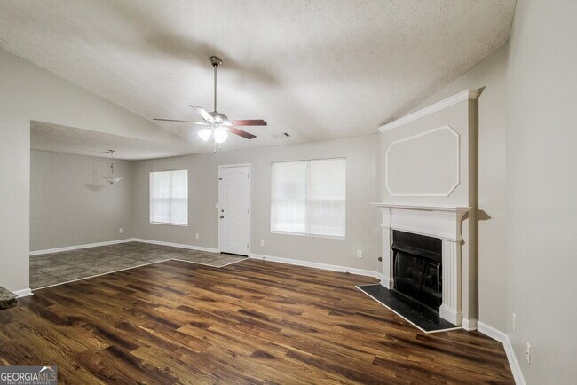 Building Photo - 6165 Leverett Dr