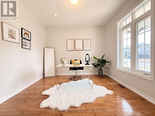 Photo du bâtiment - 18 The Queensway