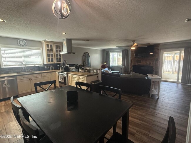 Building Photo - 4026 Cedar Island Rd E