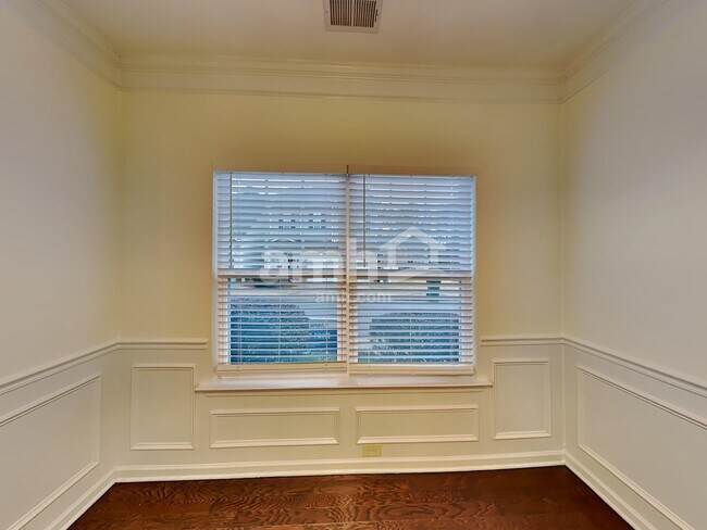 Building Photo - 105 Hickory Village Cir