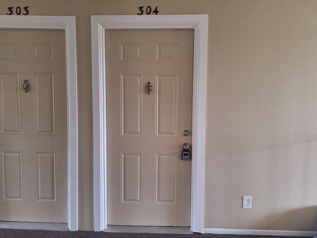 Foto del edificio - Prime located Condo!