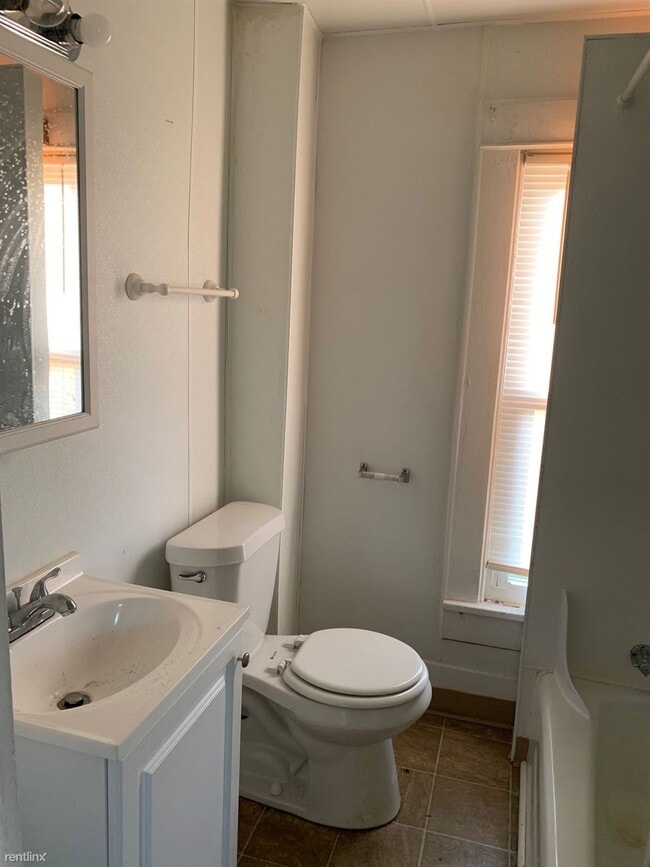 Building Photo - 1 br, 1 bath  - 415 1/2 Virginia Ave