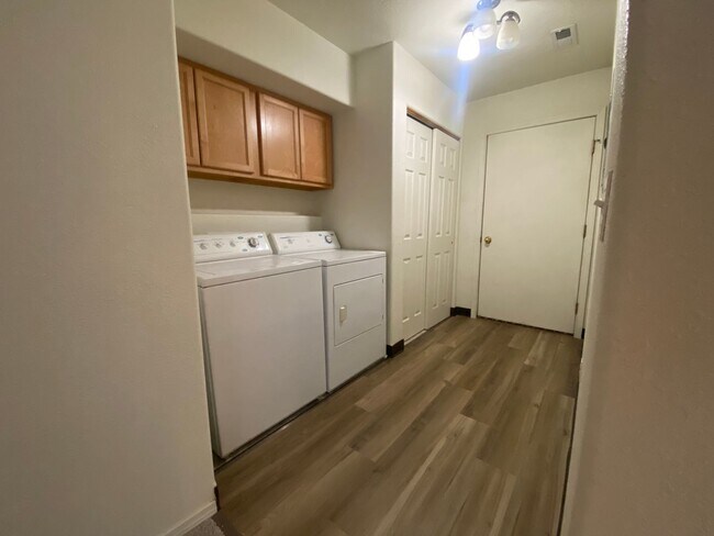 Foto del edificio - 2 bedroom, 2-1/2 bath condo - close to Mal...