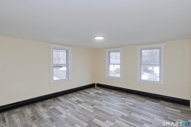 Foto del edificio - 47 Maple Ave